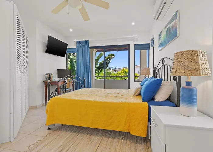 Сasa de vacaciones Sunshine Escape With A Rooftop Patio Coco
