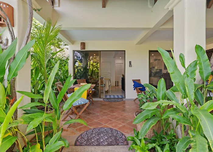 Сasa de vacaciones Sunshine Escape With A Rooftop Patio